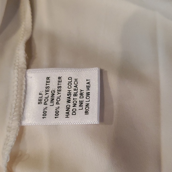 Promesa Floral Faux Wrap Dress with Buckle. Size Medium - Picture 8 of 8